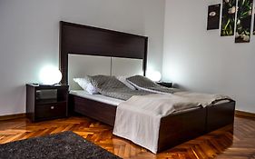 Modena Apartments
